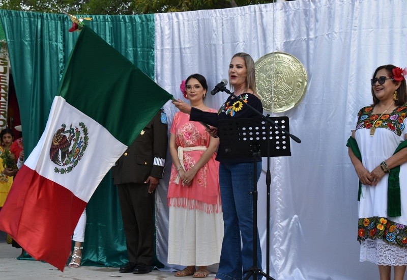 Norma Treviño encabeza ceremonia del Grito de Independencia en el CAM 34 - Vimarsana News