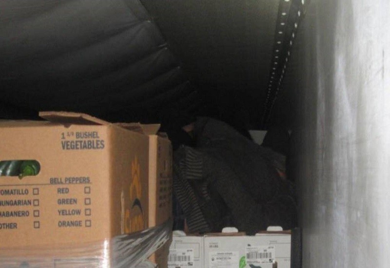 Rescatan a 13 migrantes de morir congelados en contenedor en Texas - Vimarsana News