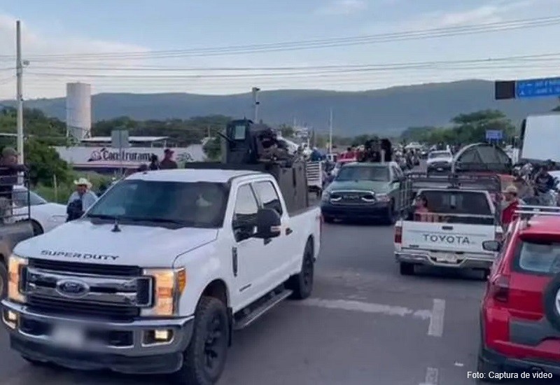 Entre Aplausos Desfila Cártel De Sinaloa En Camionetas Blindadas A Chiapas La Rancherita Del Aire 1776