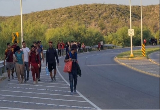 Arriba a Piedras Negras caravana de 300 migrantes venezolanos a