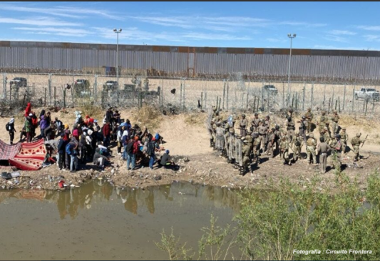 Migrantes y antimotines en El Paso