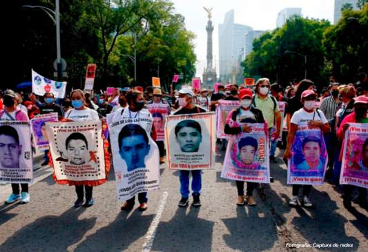 Padres de estudiantes de Ayotzinapa