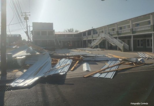 Techo Motel Hesles derribado por los vientos