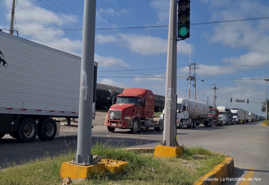 Fila en la ruta fiscal