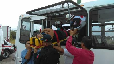 Fuerte accidente automovilístico en bulevar de Piedras Negras deja 7 lesionados