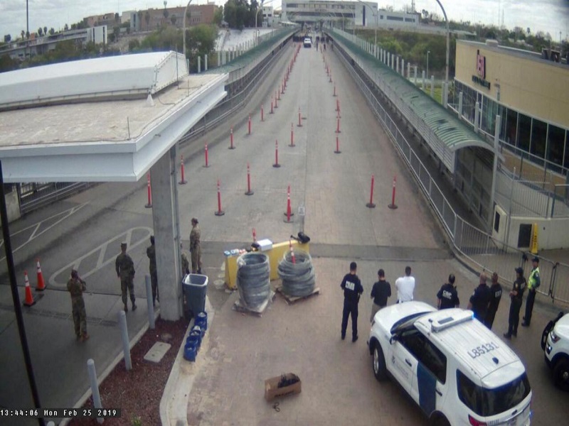 Cierran Puente Uno en Laredo Texas ante llegada de caravana de